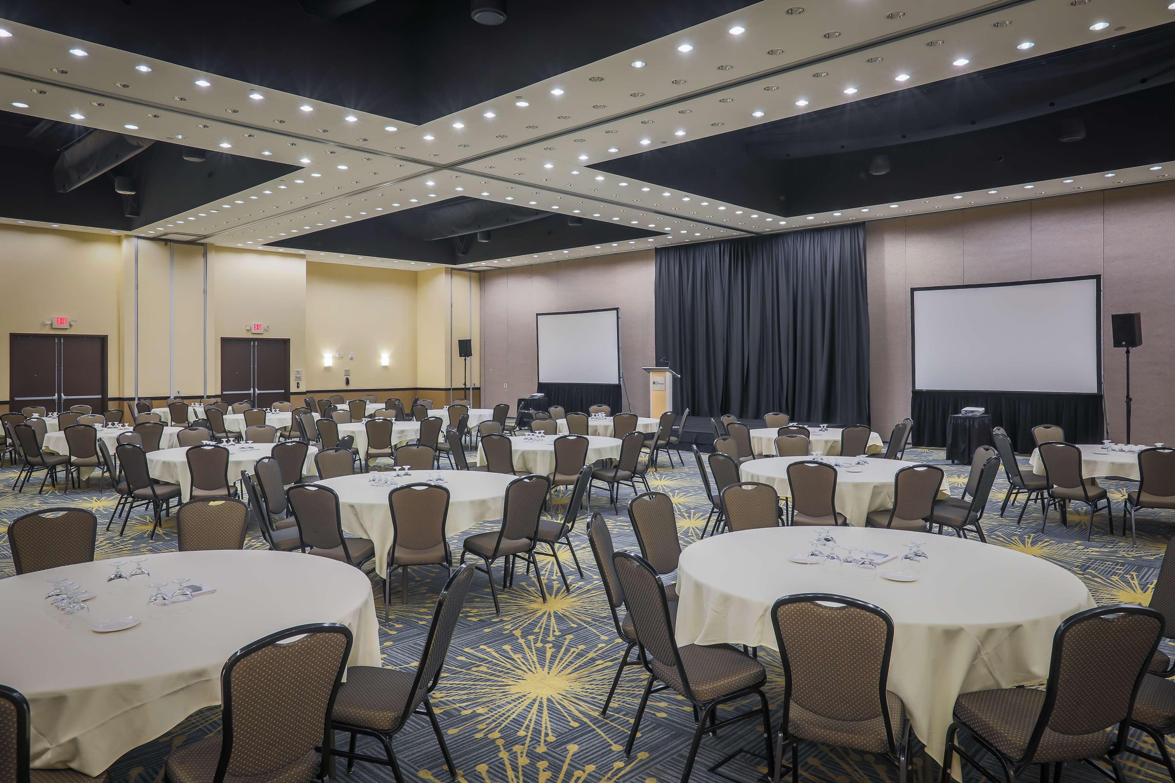 Hilton Garden Inn Fargo Ngoại thất bức ảnh