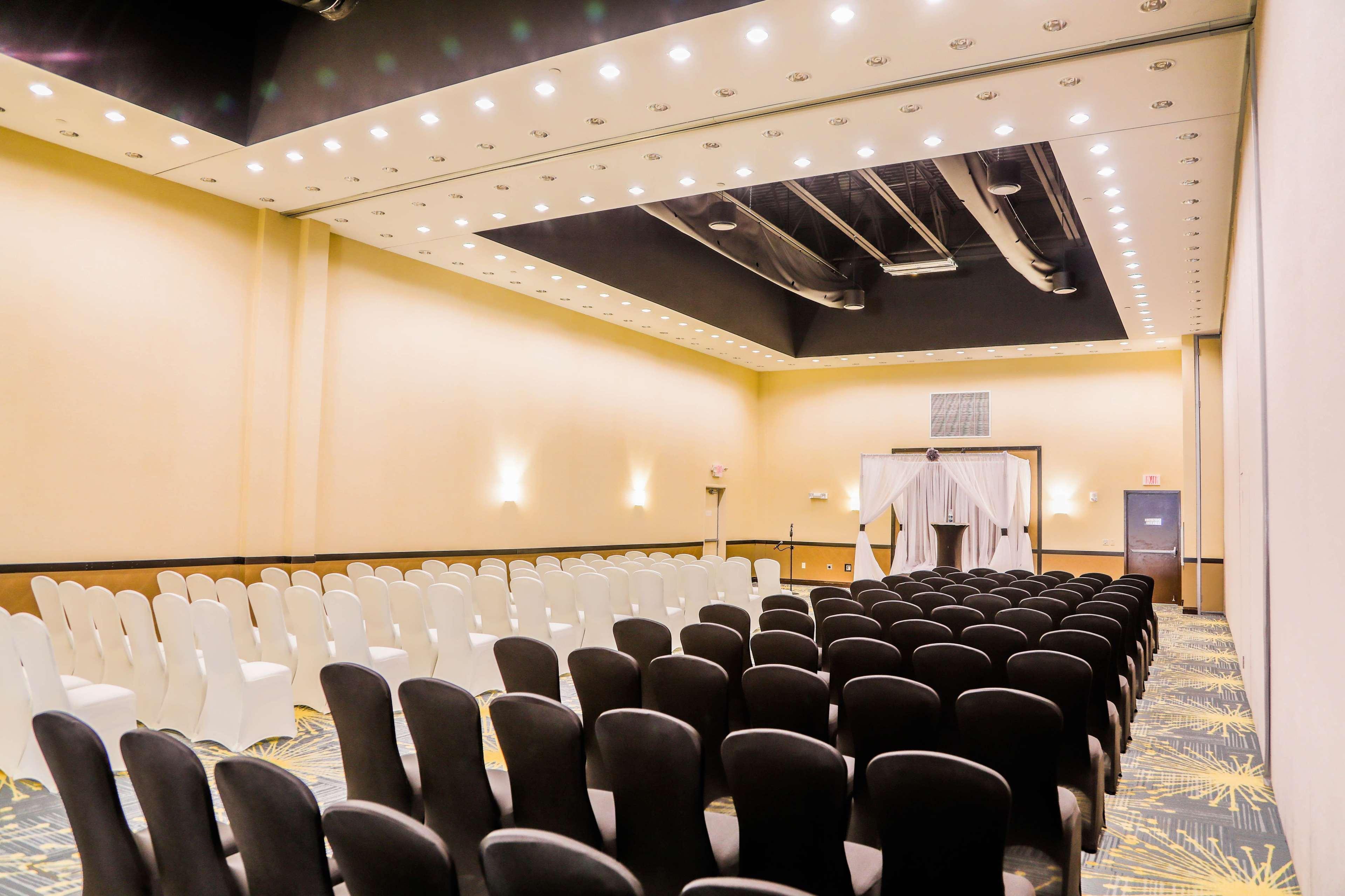 Hilton Garden Inn Fargo Ngoại thất bức ảnh