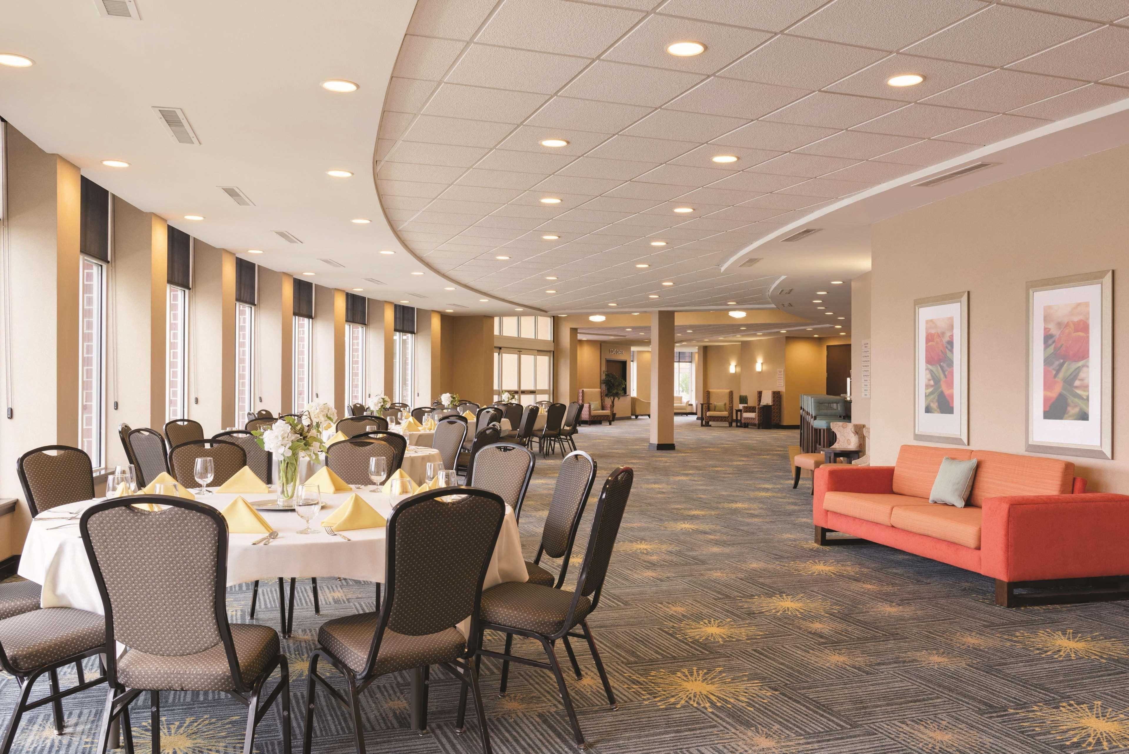 Hilton Garden Inn Fargo Ngoại thất bức ảnh
