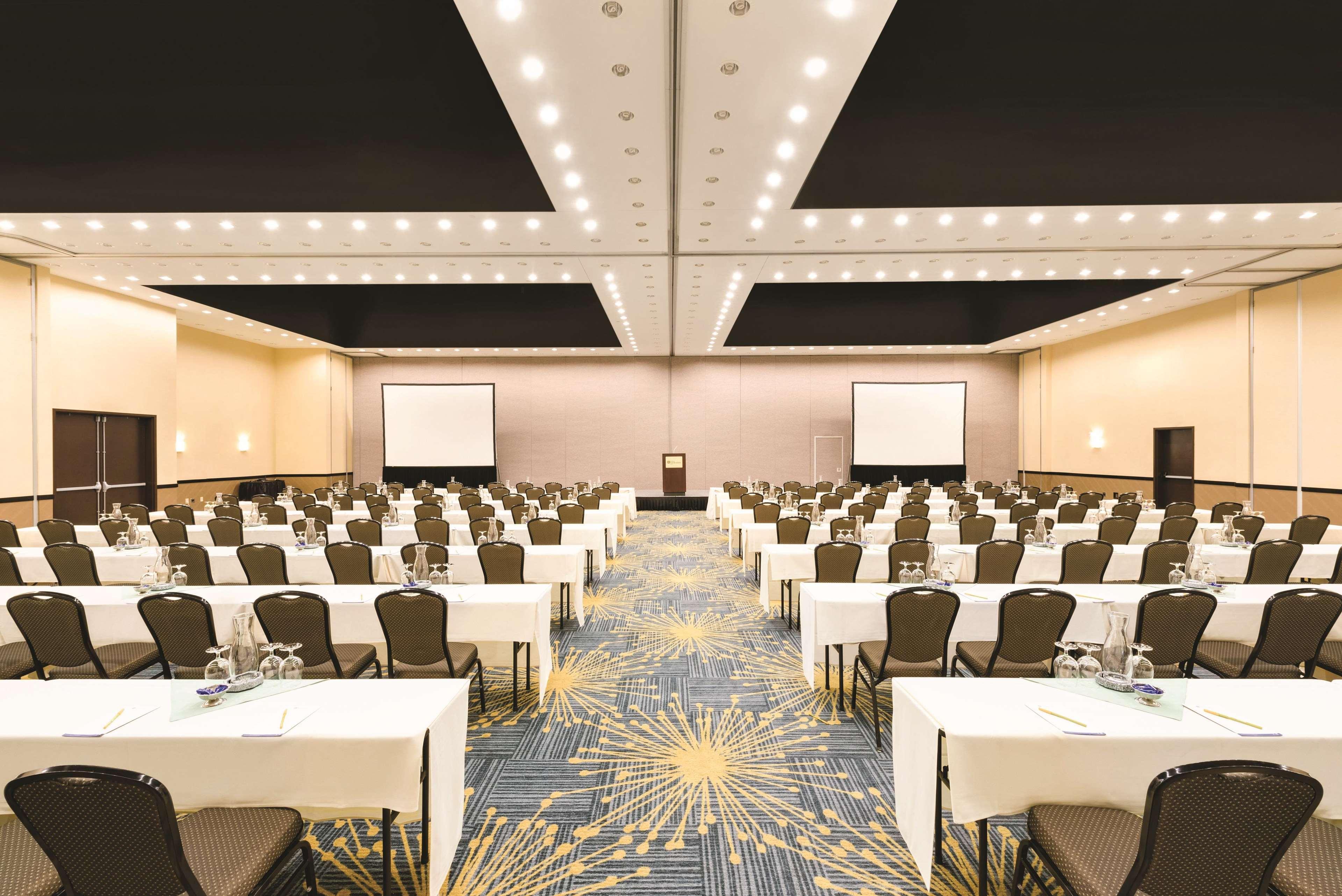 Hilton Garden Inn Fargo Ngoại thất bức ảnh