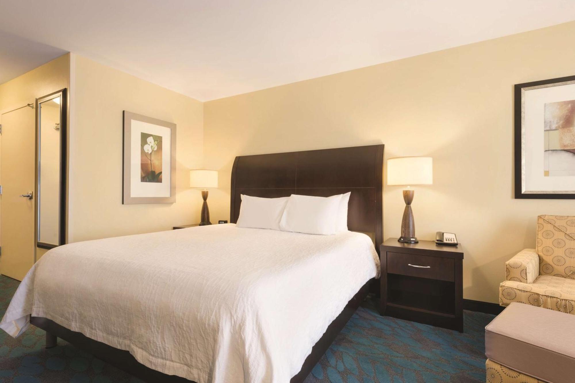 Hilton Garden Inn Fargo Ngoại thất bức ảnh