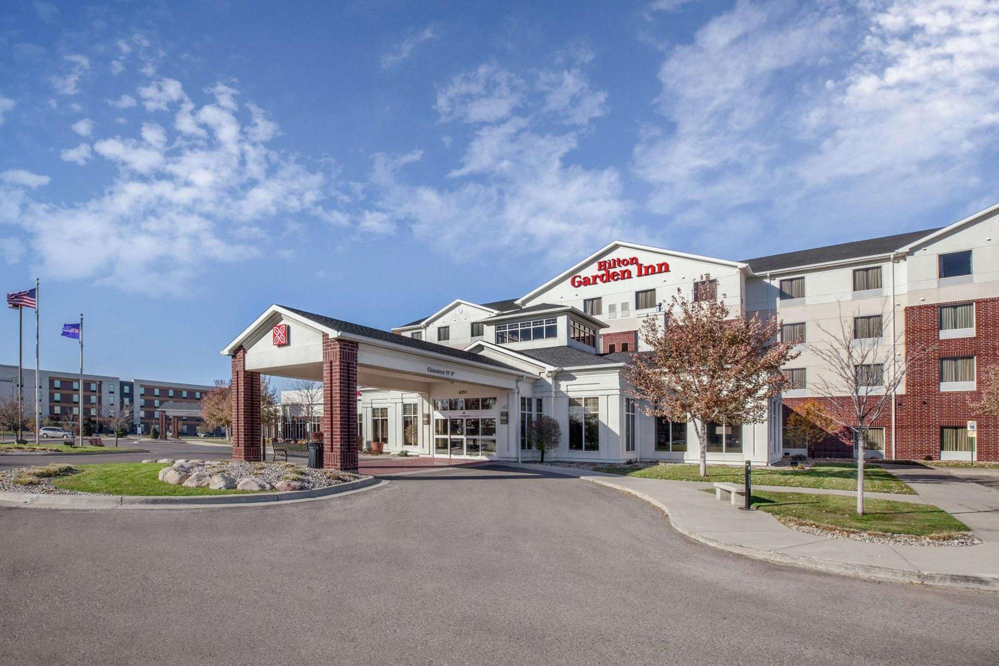 Hilton Garden Inn Fargo Ngoại thất bức ảnh