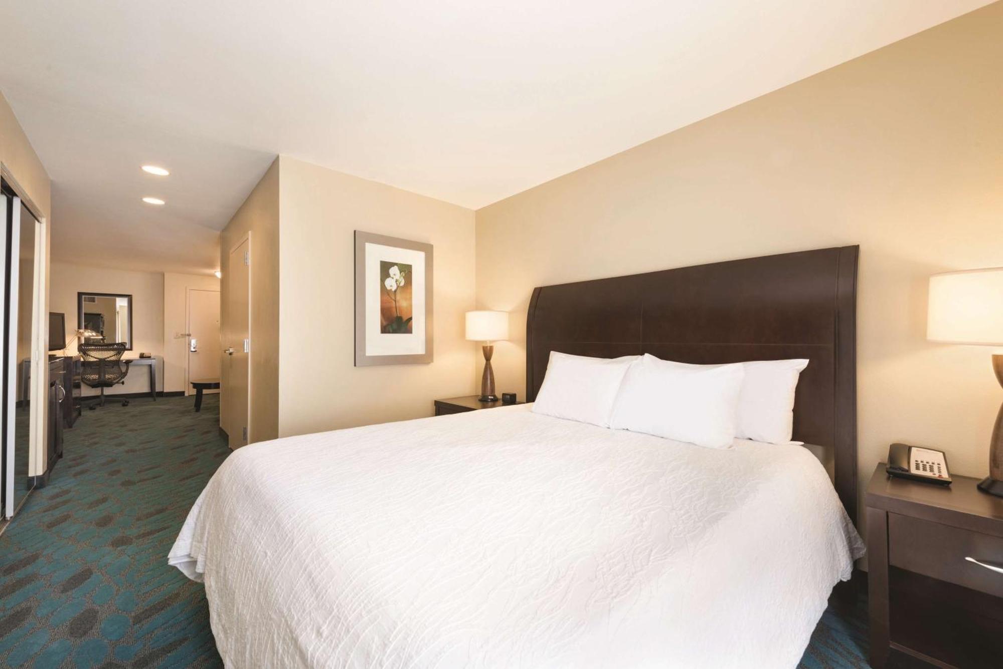 Hilton Garden Inn Fargo Ngoại thất bức ảnh
